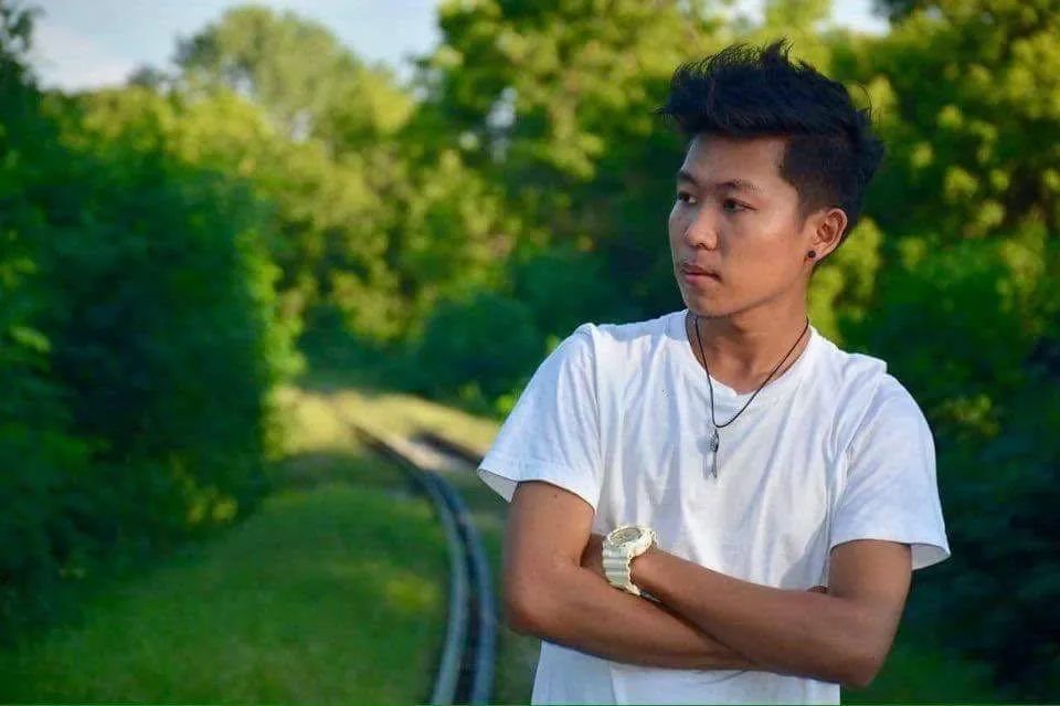 由缅甸歌手july tun作词作曲,创作背景源于一个遗憾的故事.