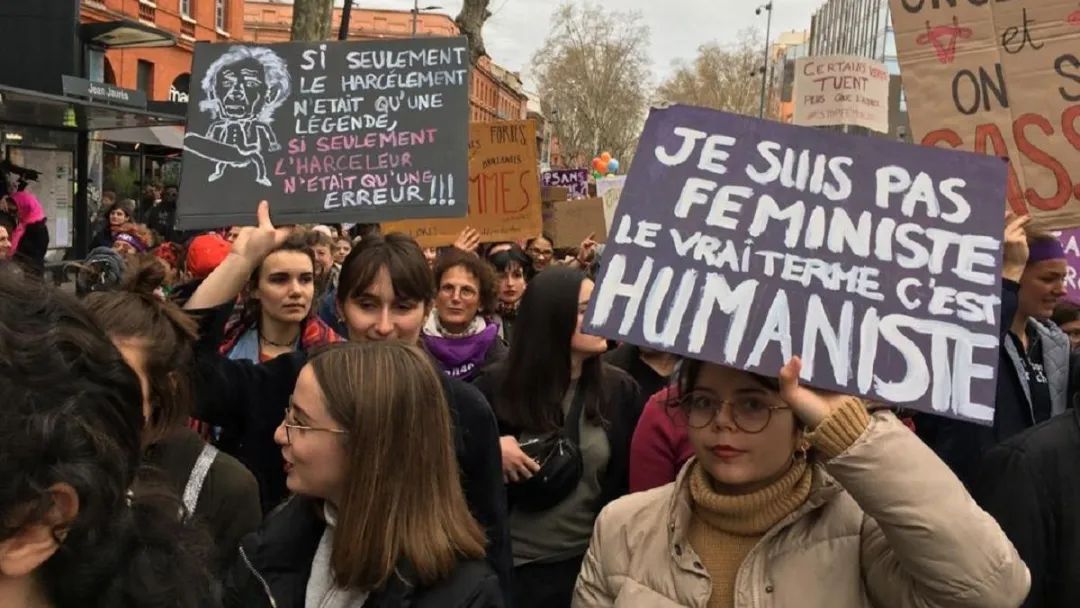 法式女权:在一个性别颠倒的世界里,男人不自爱会有什么下场