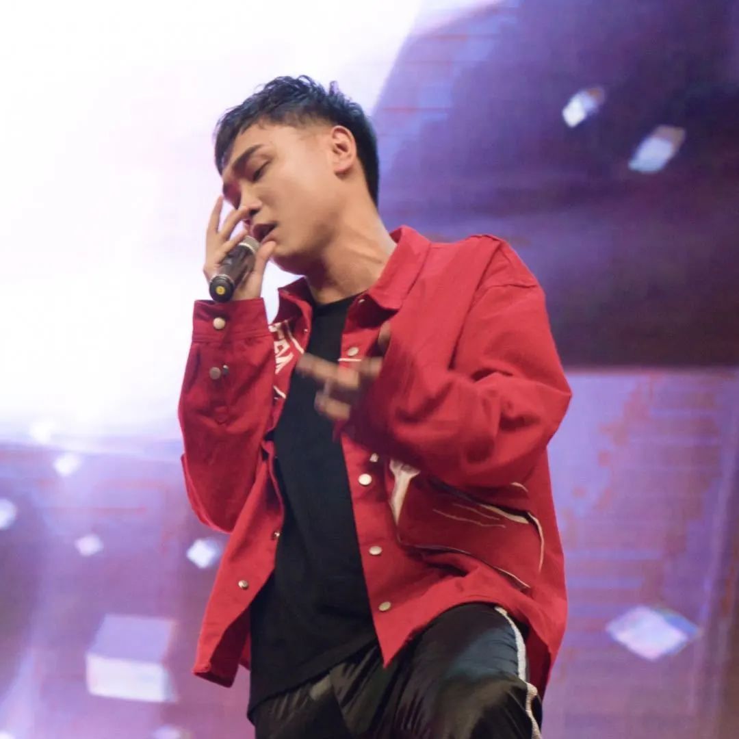 第十三届十大歌手上海理工大学颜亦昕除了十大,同时揽获冰红茶大学生