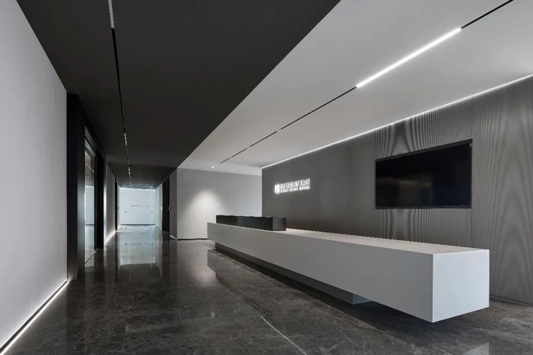 黑白灰理性设计感知光影下的极简克制