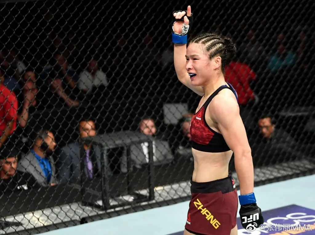 女拳王张伟丽卫冕世界冠军她用拳头告诉全世界女性不需要被定义