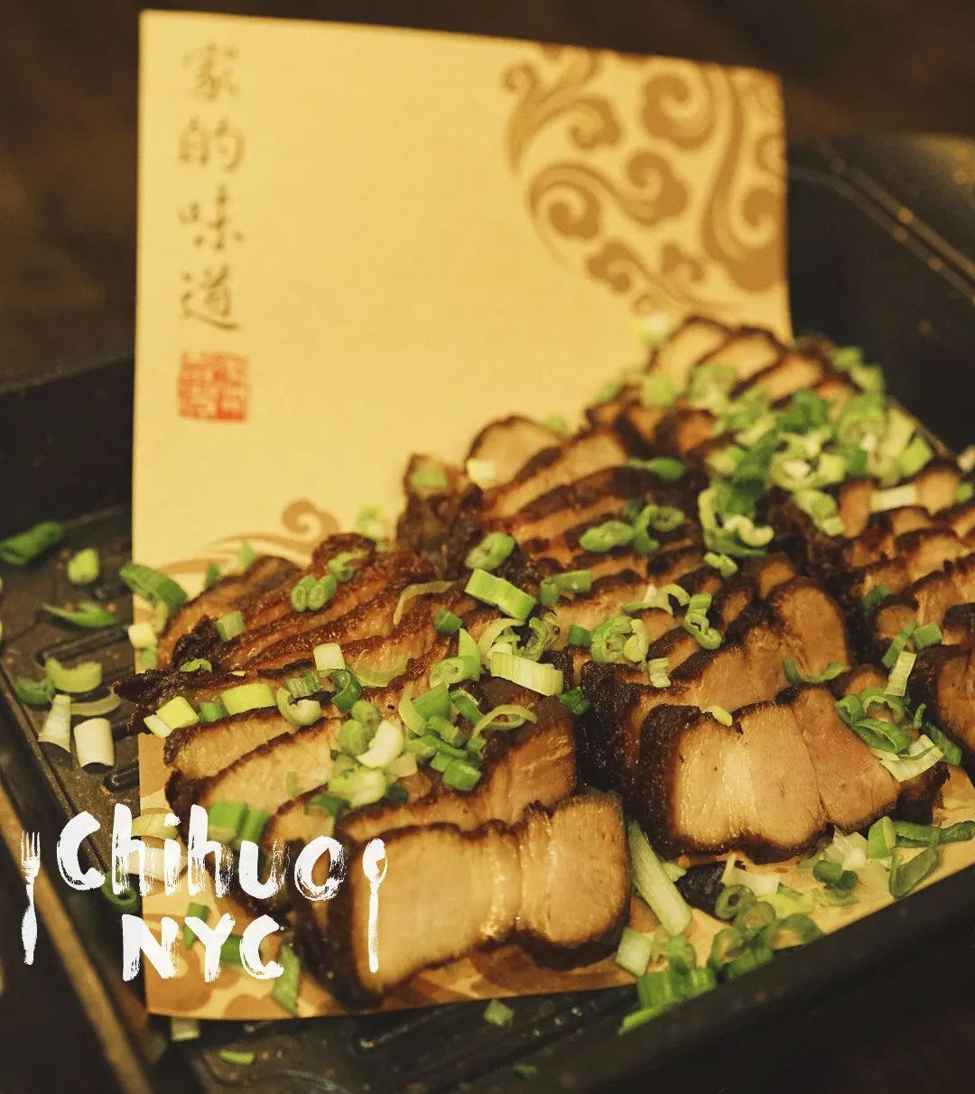 喜欢吃肉的朋友们不要错过这道硬菜喔~江南葱香烤肉本月江南食府推出