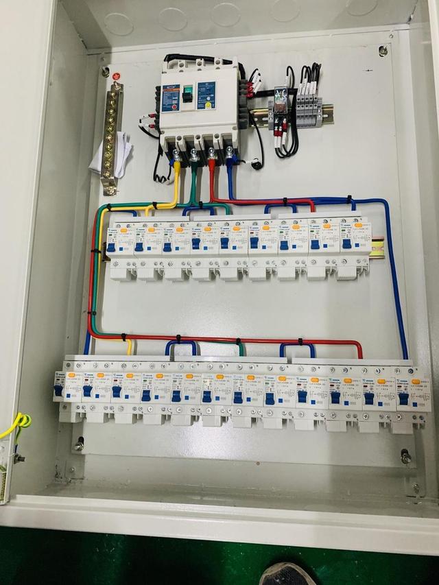 朋友們你們幫我看看這東西到底值多少錢!電工說這3500塊錢!