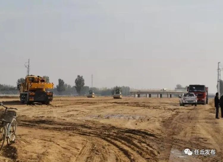 大廣高速任丘北連接線起於106國道和北環路交叉處,向西沿雁翎路向西北