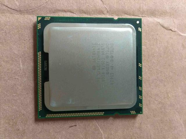 采用的是至强的e5620,自称还性能堪比i7,但实际从对应的主板x58就可以