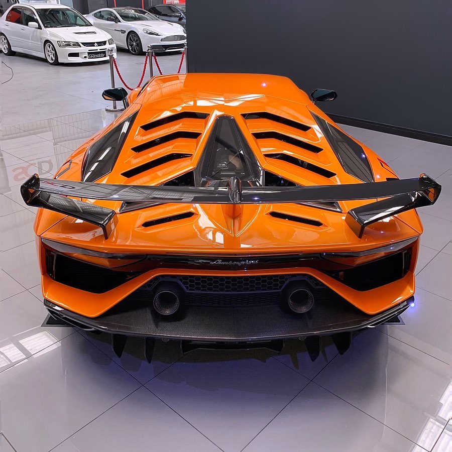 狂暴橙兰博基尼aventador svj,无限傲娇姿态