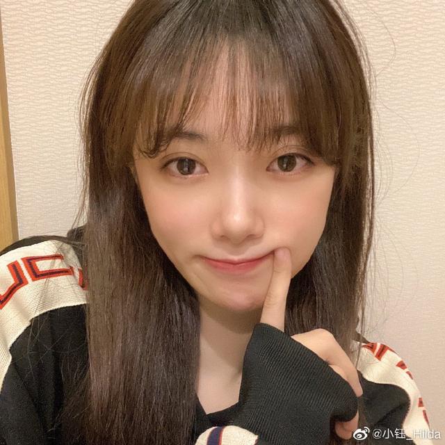 小钰分享甜蜜合照为rookie庆生粉丝直言般配