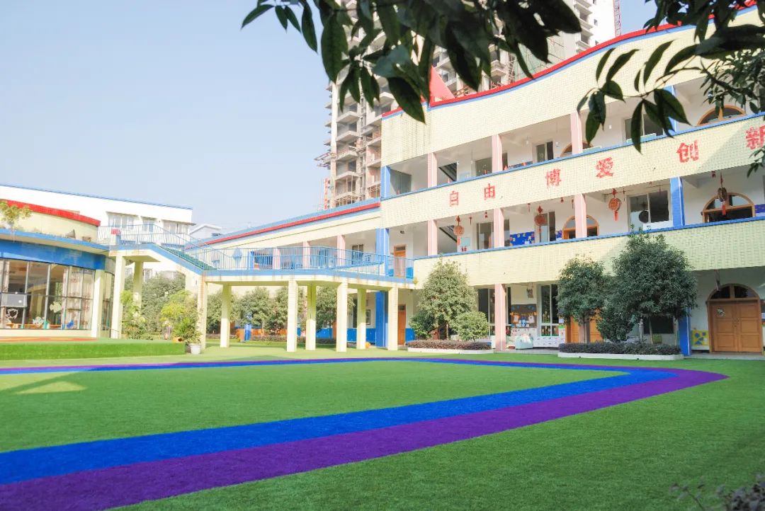 实验小学青神县幼儿园期盼着不久春花灿烂时校园里再次响起朗朗书声