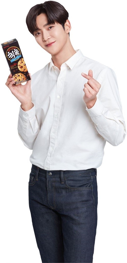 星闻67路云被选为chicchoc代言人散发像巧克力一样甜美的魅力