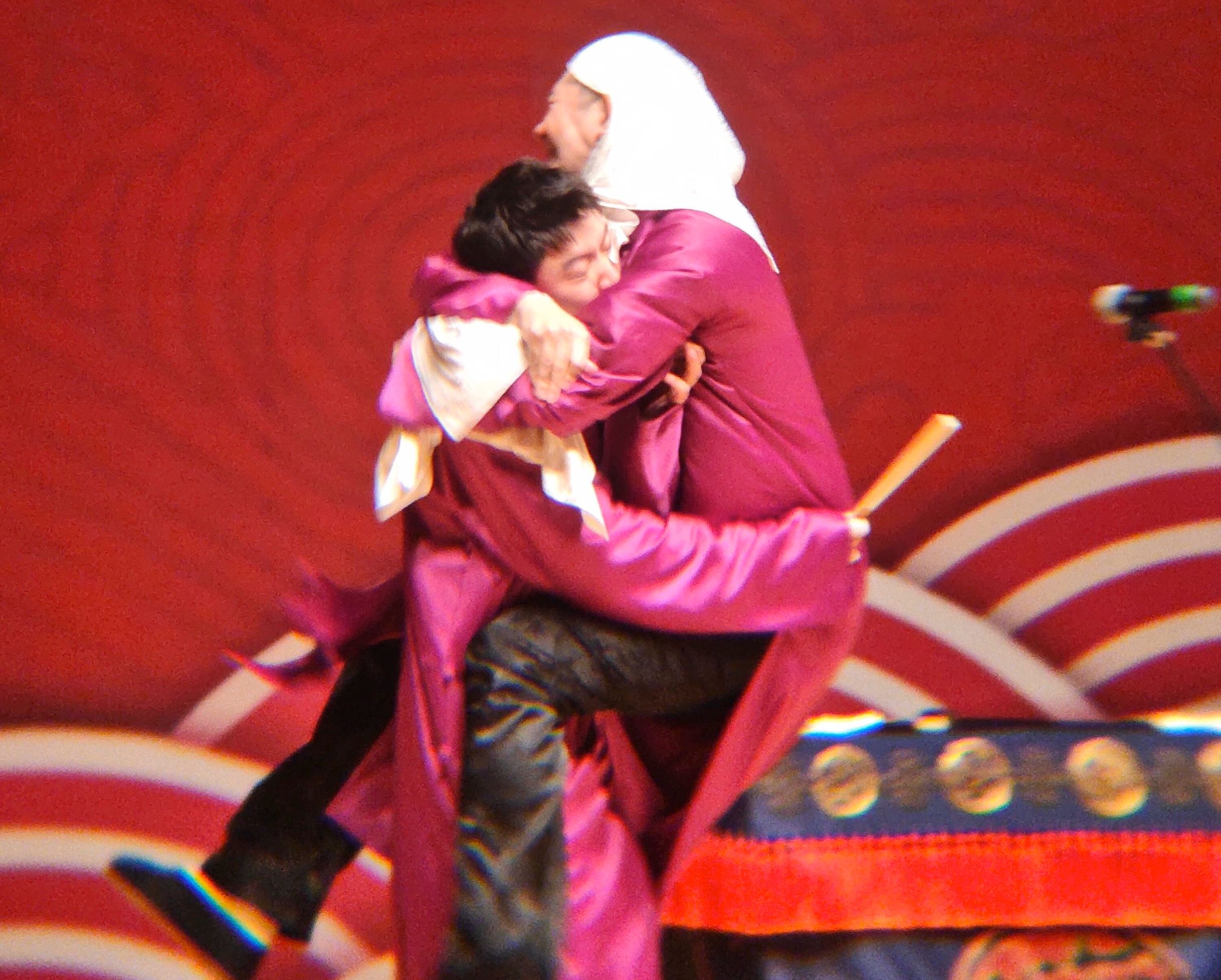 事实上,卖腐在德云社还是比较流行,也蛮有市场的.