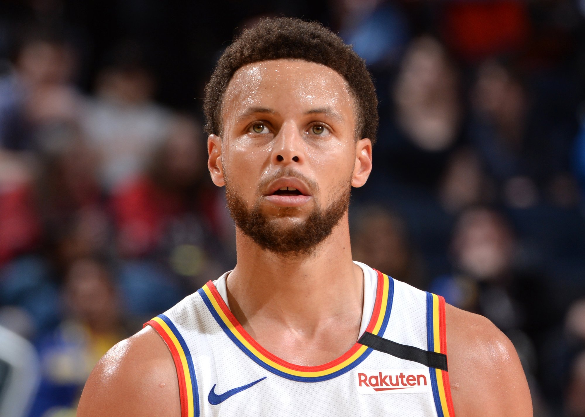 原创赛季暂停库里本赛季只打了5场比赛每场价值800万美元