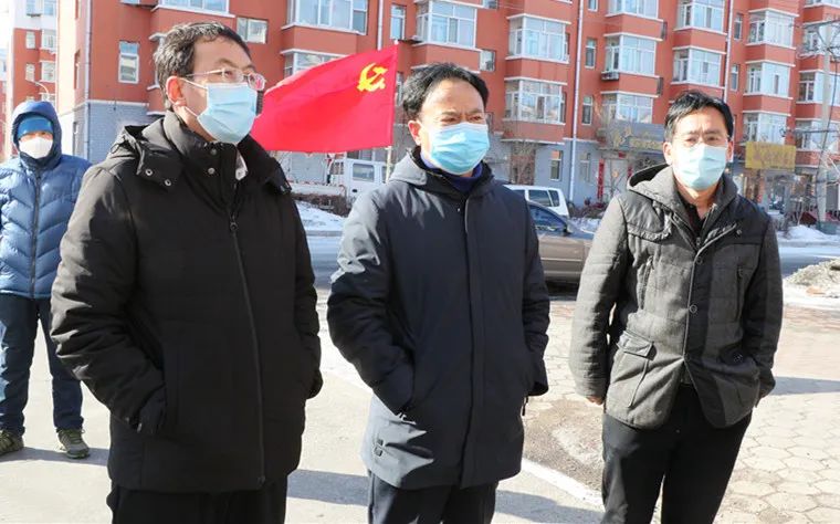 时事公司副总经理总会计师李广华深入各卡口现场办公