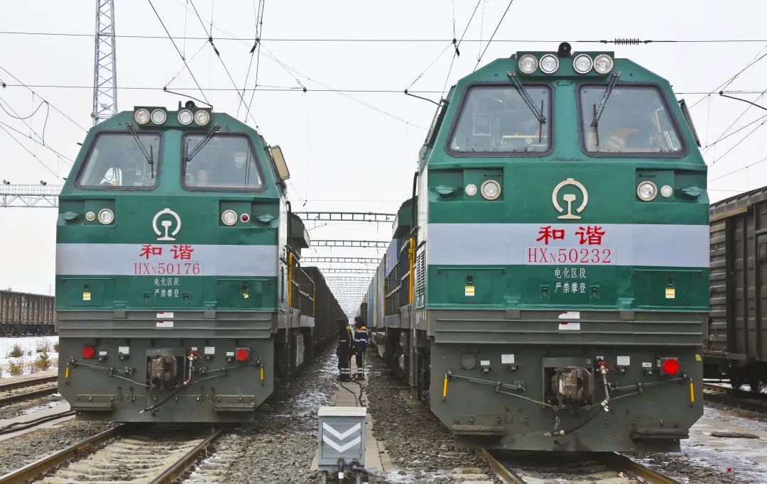 佳木斯机务段迅速落实集团公司工作部署要求,一手抓疫情防控,一手抓