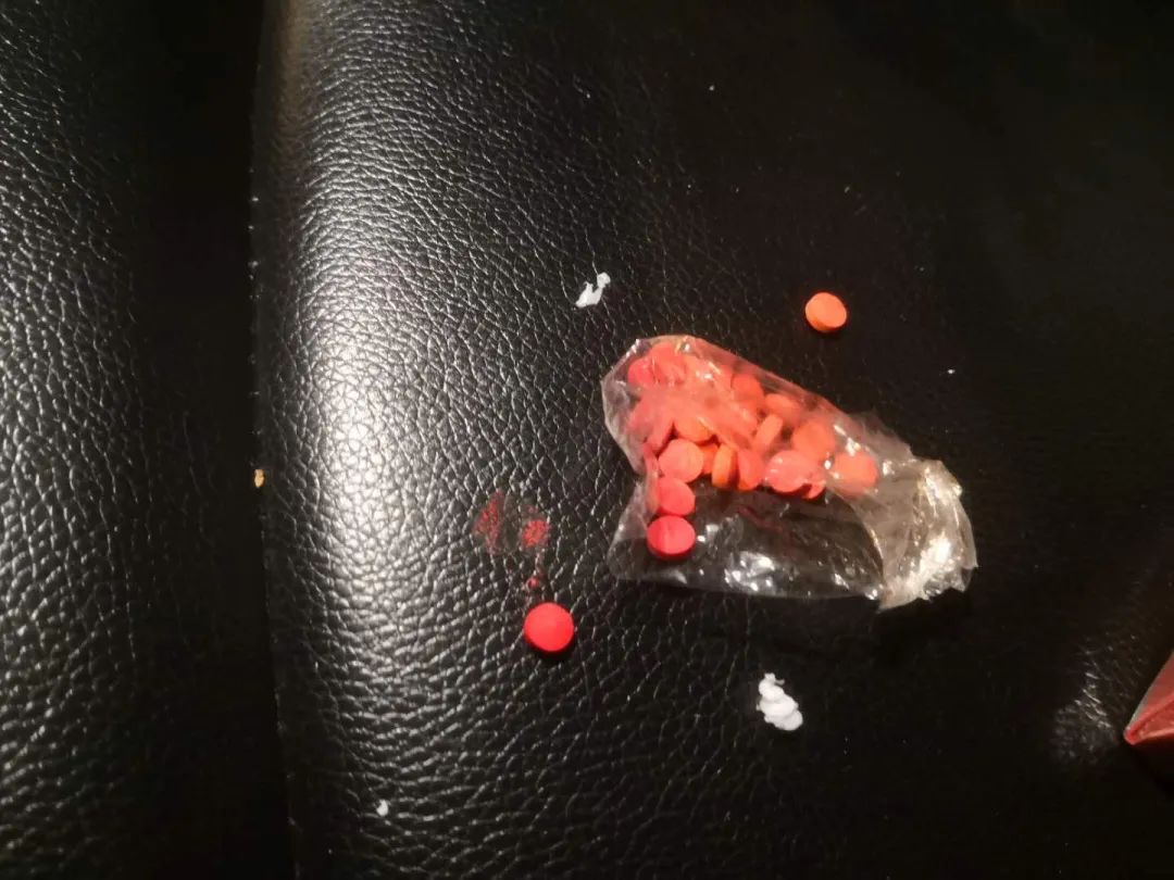 毒驾无证男子深夜开车上街被昆明交警查了