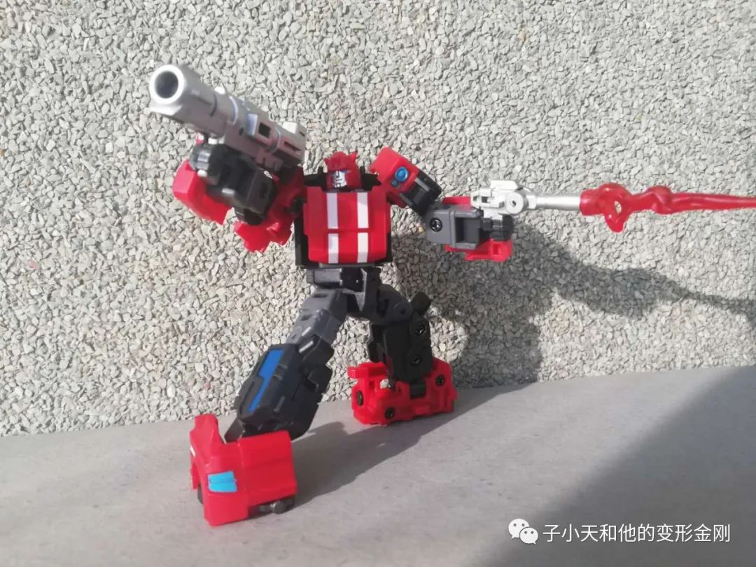 【评玩具】子小天:岑测评《铁工厂飞过山,尺寸不大,却很好玩!》