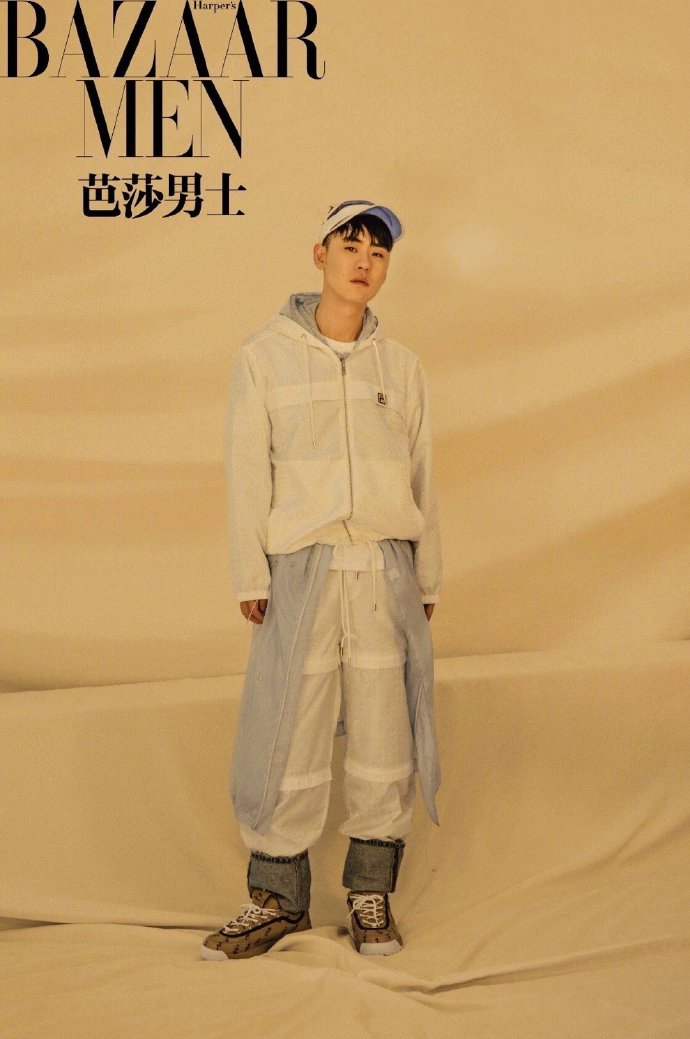 张云雷芭莎男士电子刊内页回顾褪去长衫的青春少年郎