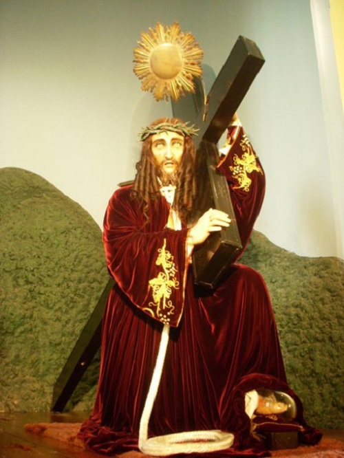 但是历史上却真实地发生过驱魔仪式,梵蒂冈教廷也承认这种仪式存在,并