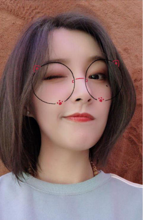 同样她也有很多的影响力, 所有主播的积极一面都会带动粉丝,虎牙团子