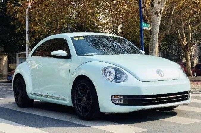 大众甲壳虫马卡龙月光玉贴膜改色效果图