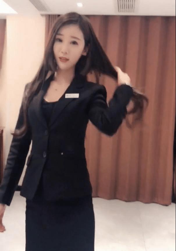 ol服搭配丝袜网红穿出美女秘书气质