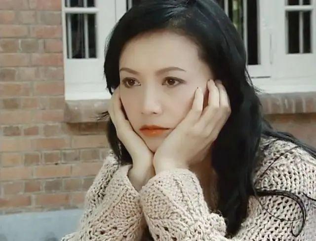 曾恋梁朝伟六年陈庭威没敢娶55岁曾华倩昔日惊艳美呆