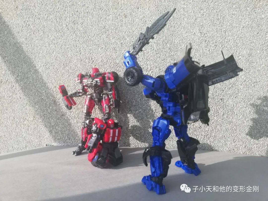 【评玩具】子小天:岑测评《铁工厂飞过山,尺寸不大,却很好玩!》