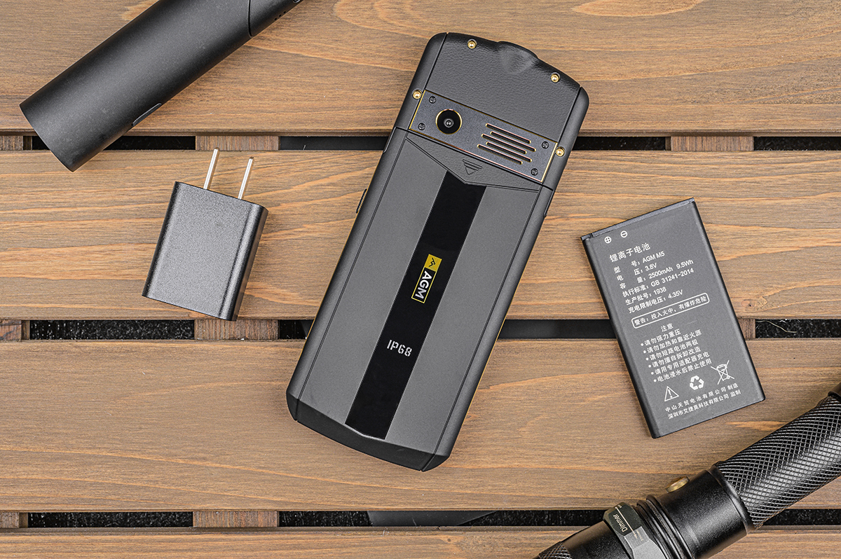 原创户外活动要轻便防摔防水防尘agmm5三防手机体验