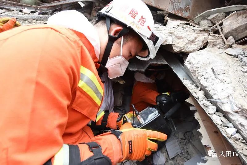 轻伤不下火线大田消防员抢救生命不放弃一丝希望