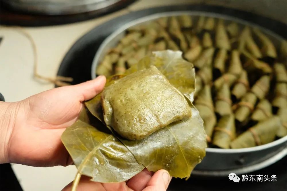 天柱侗家女热卖卖三月粑走上致富路