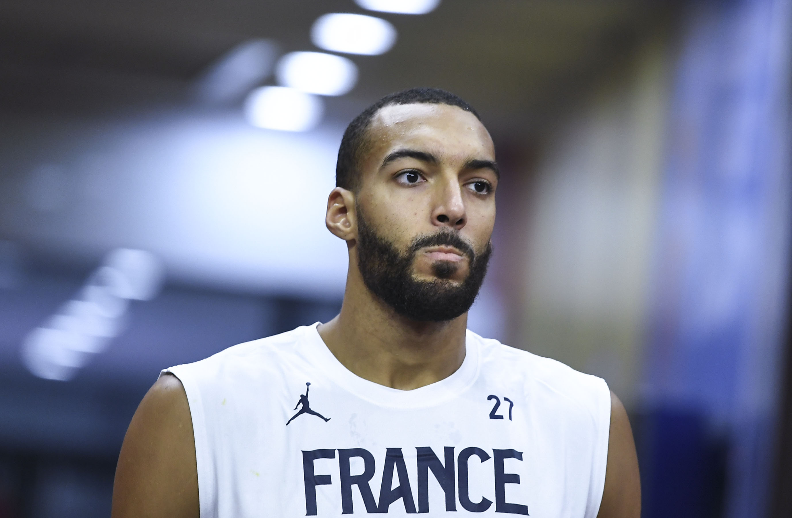 nba爵士队球星米切尔,戈贝尔证实感染新冠肺炎