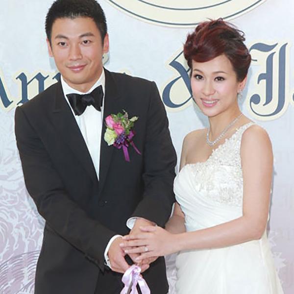 穆念慈扮演者,文颂娴闺蜜,47岁公开整容54岁单身仍潇洒_关宝慧