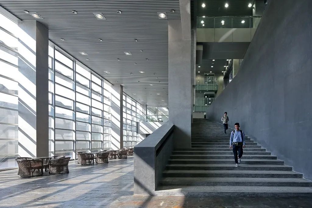 同济大学浙江学院图书馆 / 致正建筑工作室03我们把这一建筑看作建筑
