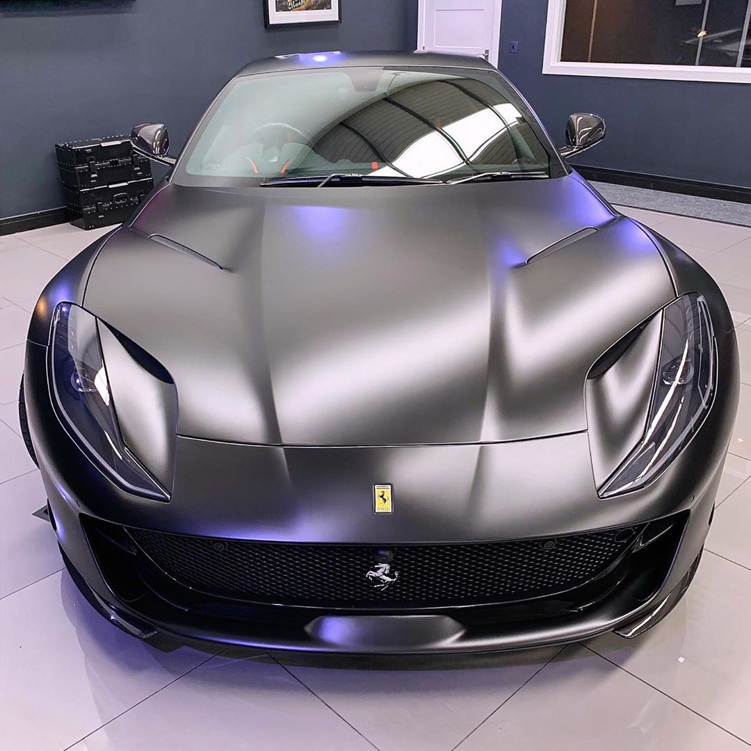 来势汹汹的"磨砂灰"法拉利812 superfast!