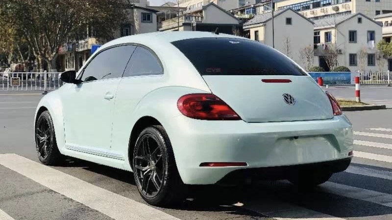 大众甲壳虫马卡龙月光玉贴膜改色效果图