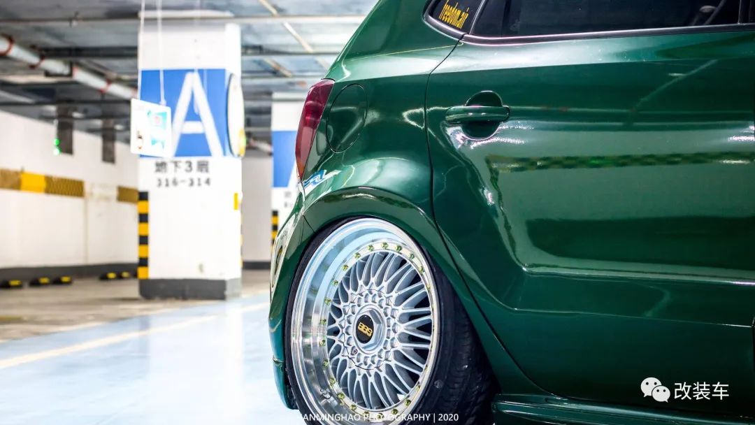 从铆钉宽体到一体式宽体的进化邮政绿大众polo展现完美姿态