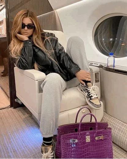 travisscott和kyliejenner的感情起起伏伏但是也不妨碍他们爱的小公主