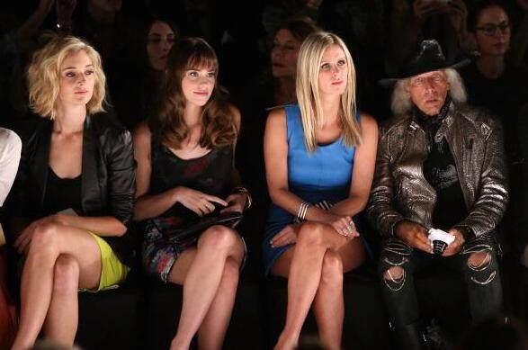 而且他今年已经74岁了,场下他与罗德曼,奥拉朱旺关系都特别好,他还是