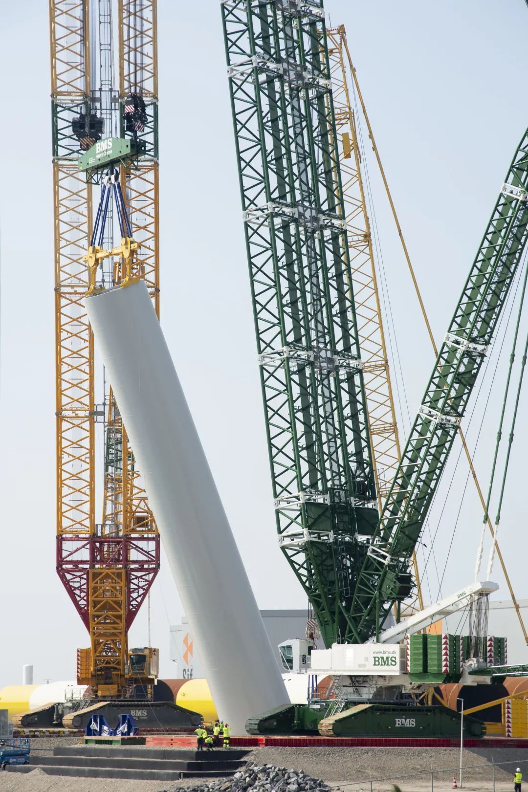 利勃海爾起重機安裝全球最強大的海上風力發電機