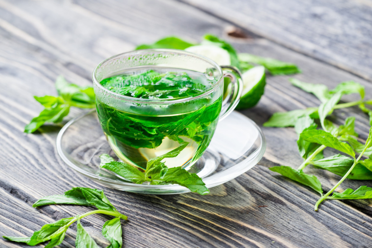 薄荷绿茶具有行滞消积的作用,适合口臭并且有食滞腹胀症状的人饮用.