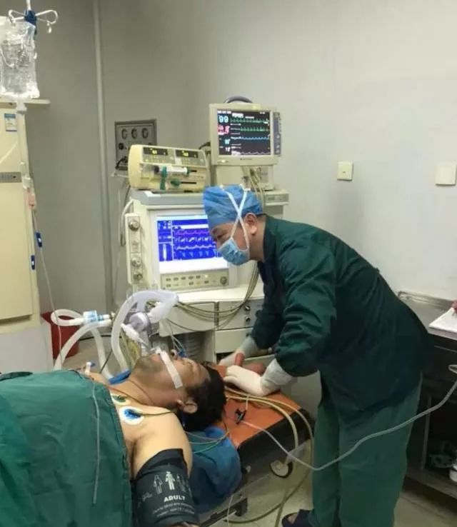 霞浦高速发生车祸伤者心脏破裂危在旦夕