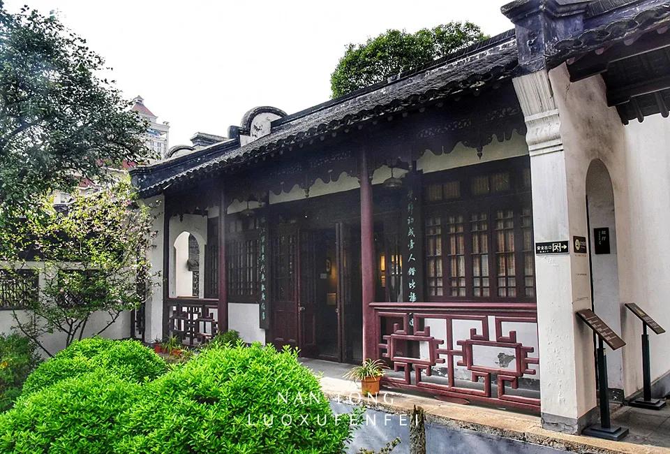 沈绣又称"南通仿真绣"由刺绣艺术大师沈寿所创她和先生曾为慈禧太后绣