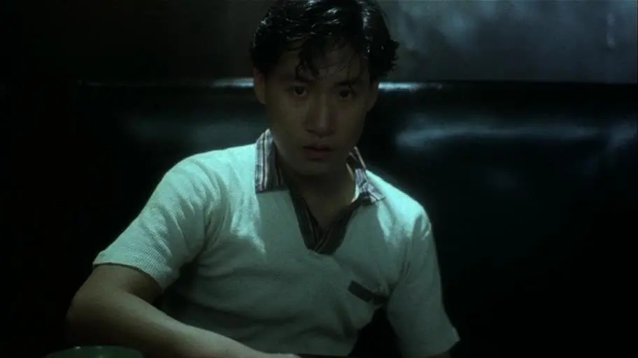 在电影《阿飞正传》中和张国荣飙戏的第二位男演员是梁朝伟,相信很多