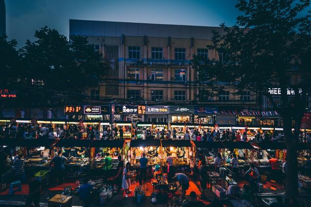 李村步行街夜市图片