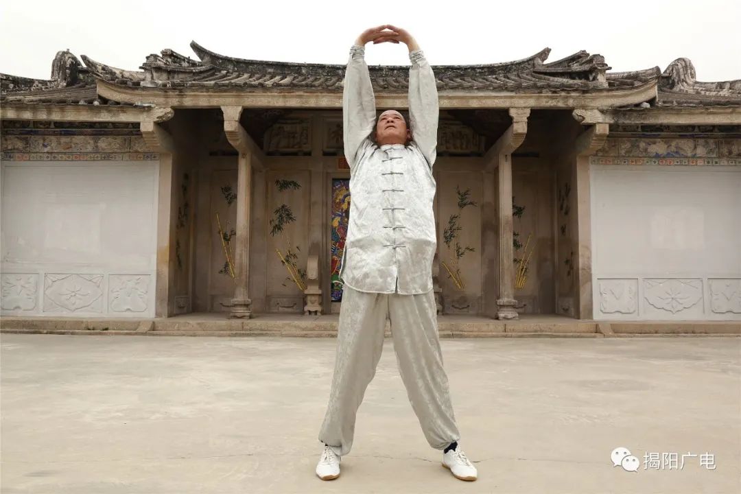 够力!揭阳大叔表演少林春秋大刀