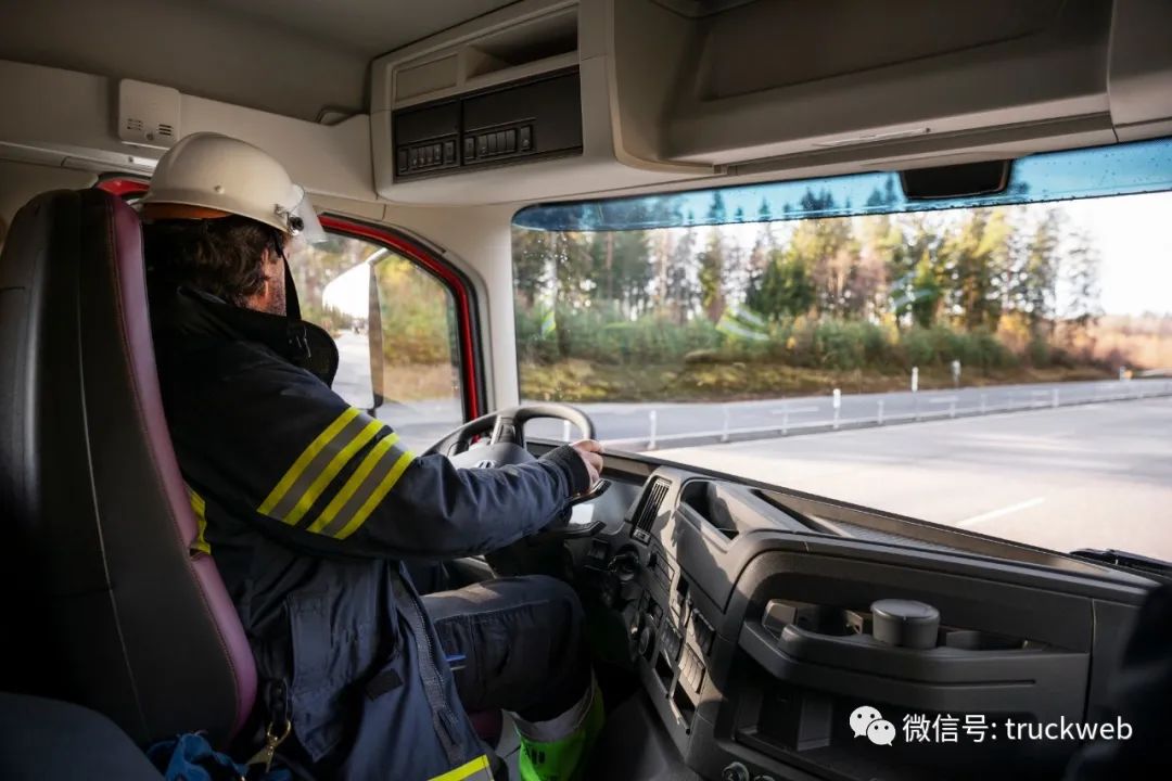 主打消防车市场沃尔沃全新fmxcrewcab双排驾驶室底盘亮相