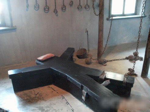 那么夹手指,老虎凳,灌辣椒水,烙铁这些超出人类忍受极限的酷刑呢?