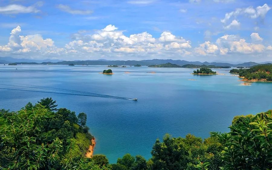 广东万绿湖风景区 公园内景区点主要有镜花缘,镜花岭,龙凤岭,水月湾