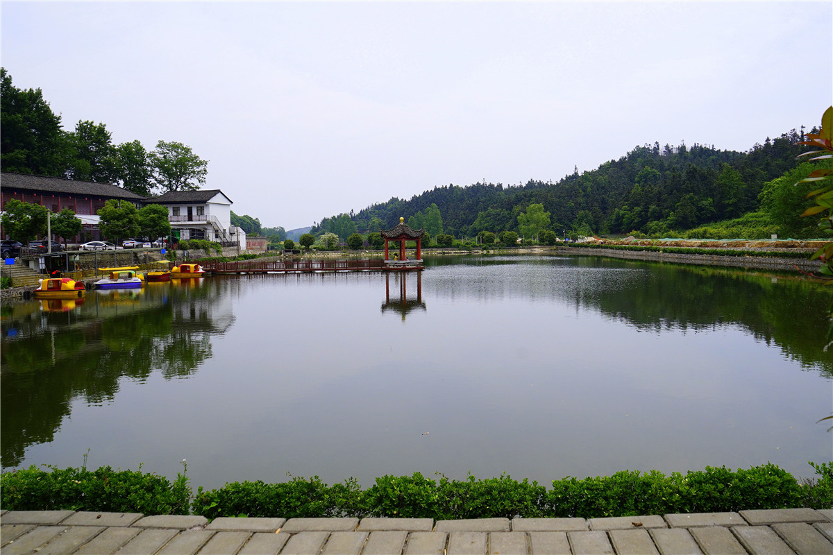 光山是革命老區,有著紅色基因;光山風景秀麗,有著眾多的旅遊資源;光山