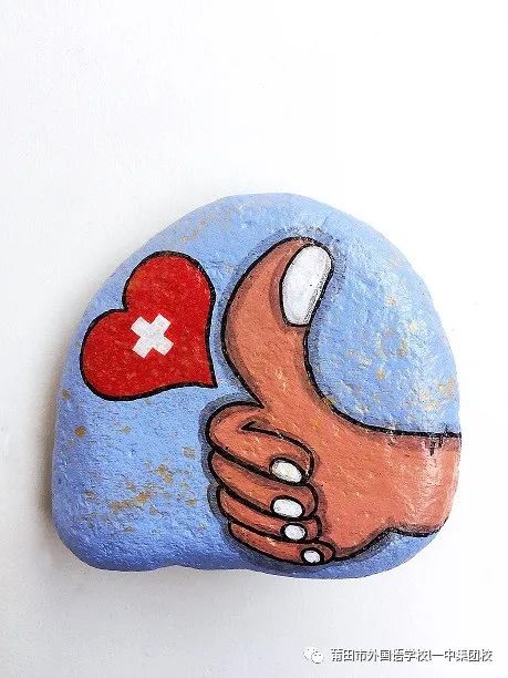 《爱心》《75%的酒精》作者心声:希望通过这些精心创作的石头画作品