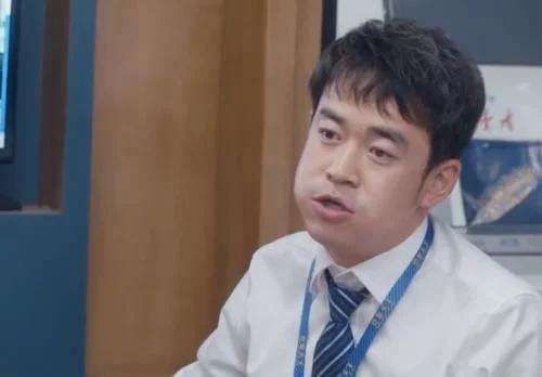 安家中的瓜哥太多余看了她的背景就知道了